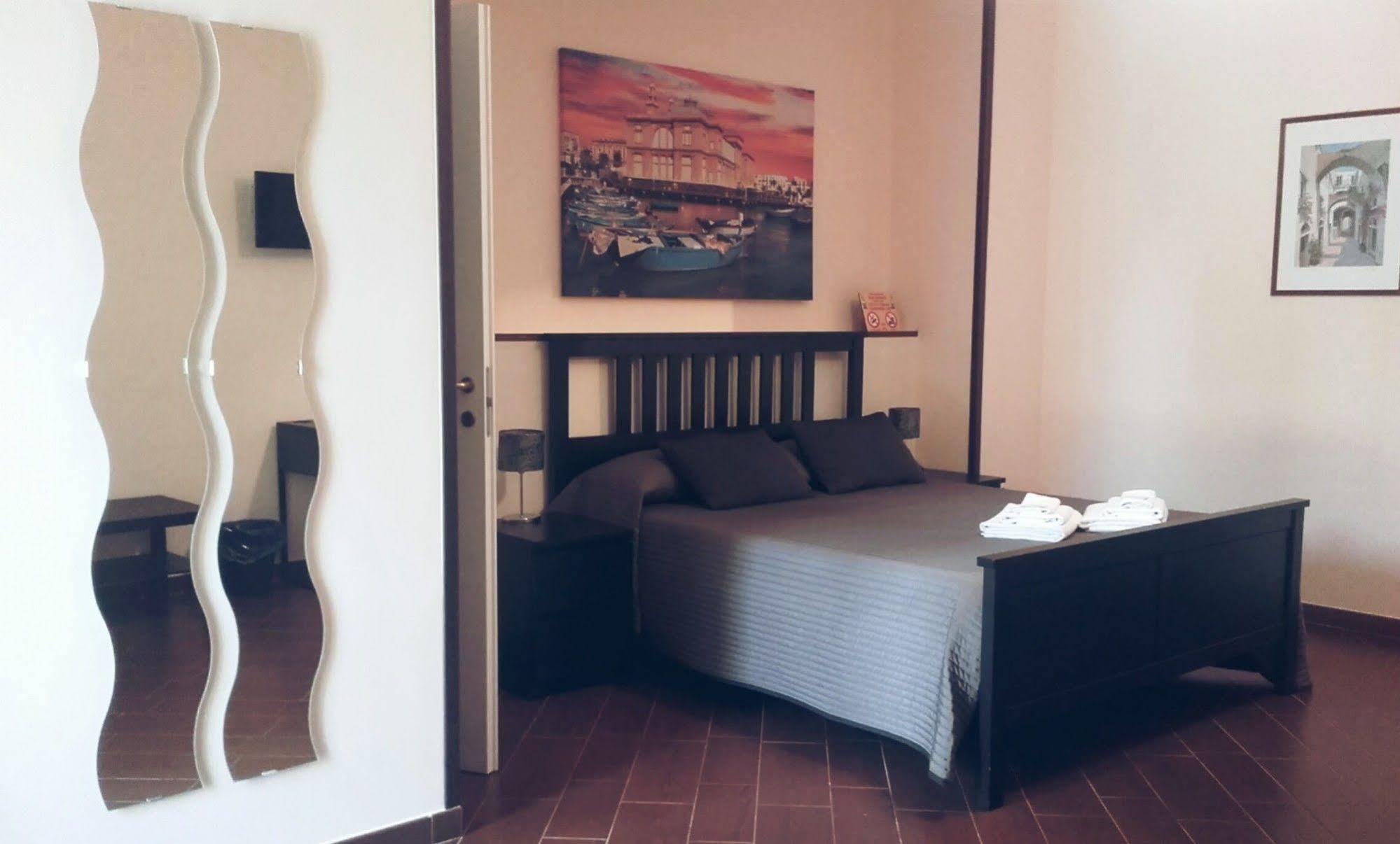 Simpson - Aeroporto Di Bari - Affittacamere Экстерьер фото